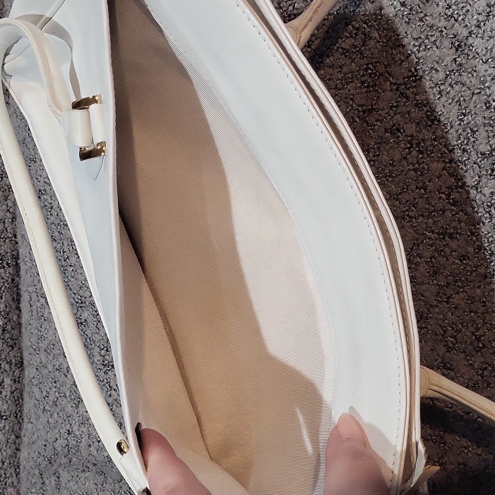 Axiom Leather Purse - Picture 15 of 15